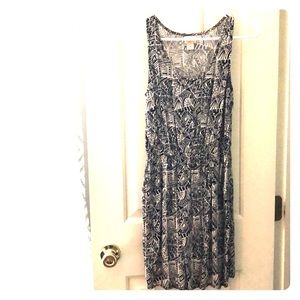 Black and white patterned dress with pockets !